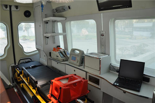 礼县救护车内部